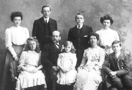 Family of William Robb Tough in 1906